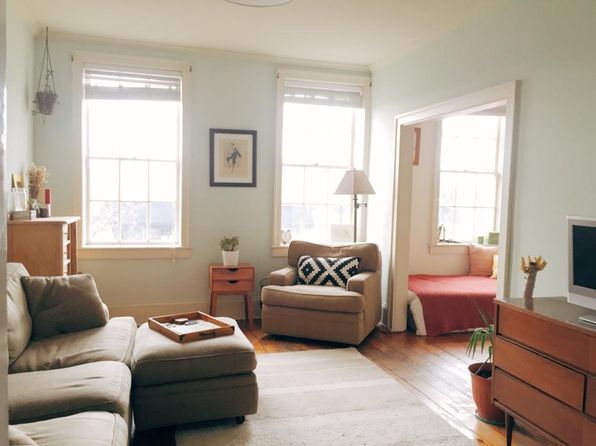 121 W State St
