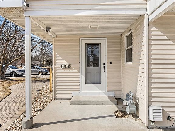 5th image of 1002 Oakley Ave