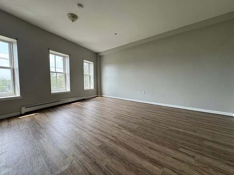 558-612 E Main St #598D — Photo 4