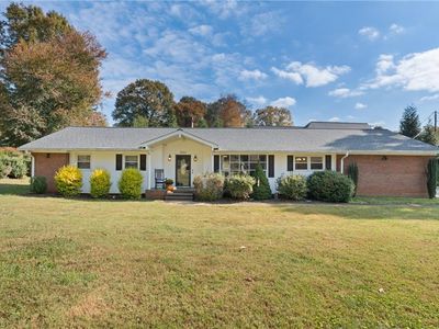 5601 Folkstone Rd, Pfafftown, NC, 27040