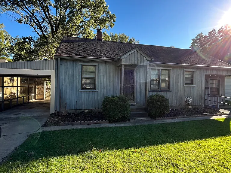 326 N Center Dr — Photo 1