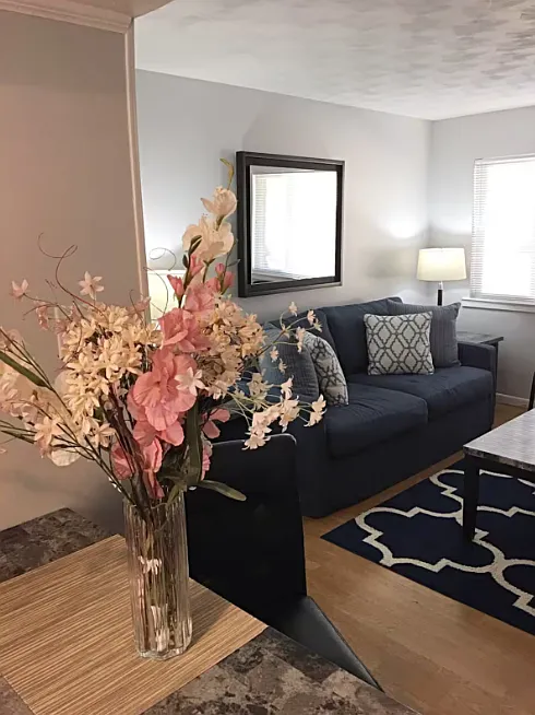 1 bed, 850 sqft, $1,700 — Photo 2