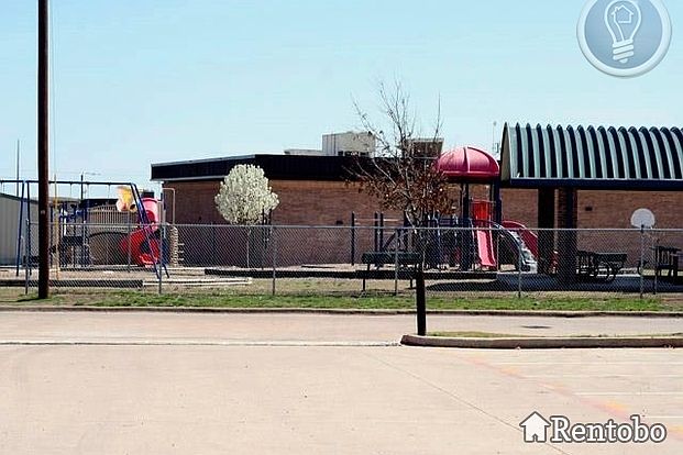 2nd image of 544 E Bethany Dr