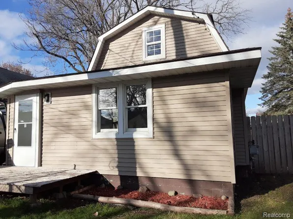 2275 E Buder Ave, Burton, MI 48529