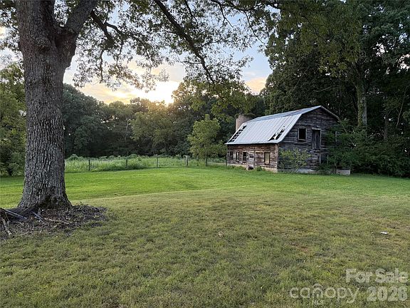 4th image of 3411 Yount Rd