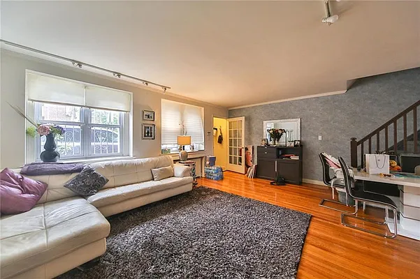 Sold by Remax Edge | media 2