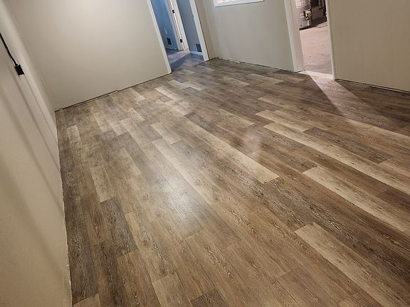 4th image of 290 Carla Dr