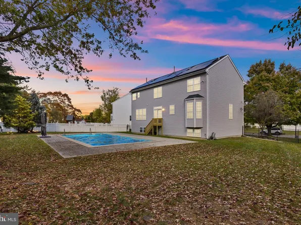 3 Jasper Dr, Columbus, NJ 08022