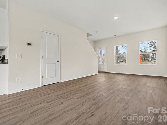 5th image of 1729 E Cloaninger Ave