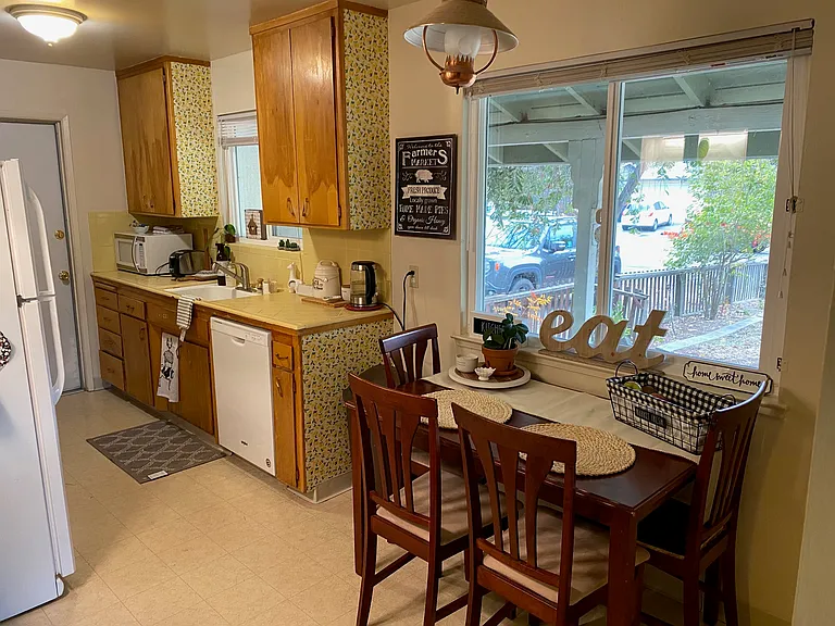 1320 Redwood Ln — Photo 5