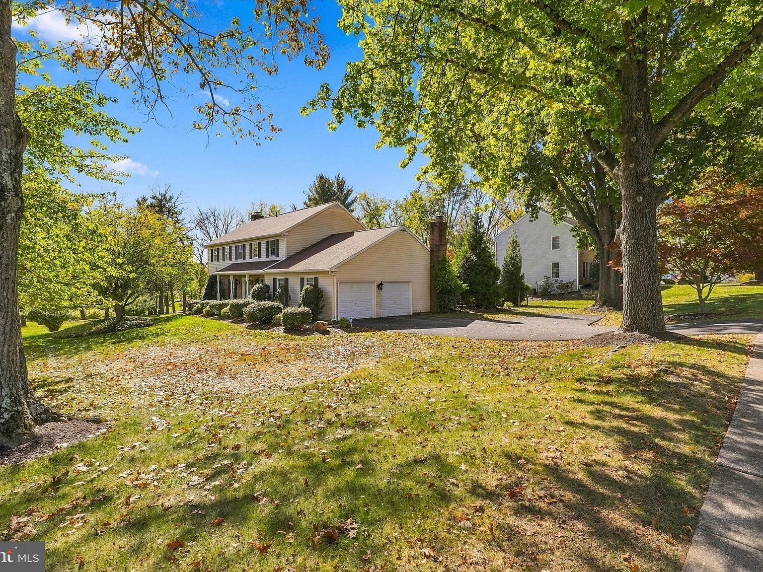 4 bed, 2.5 bath, 2792 sqft, $6,000 — Photo 2
