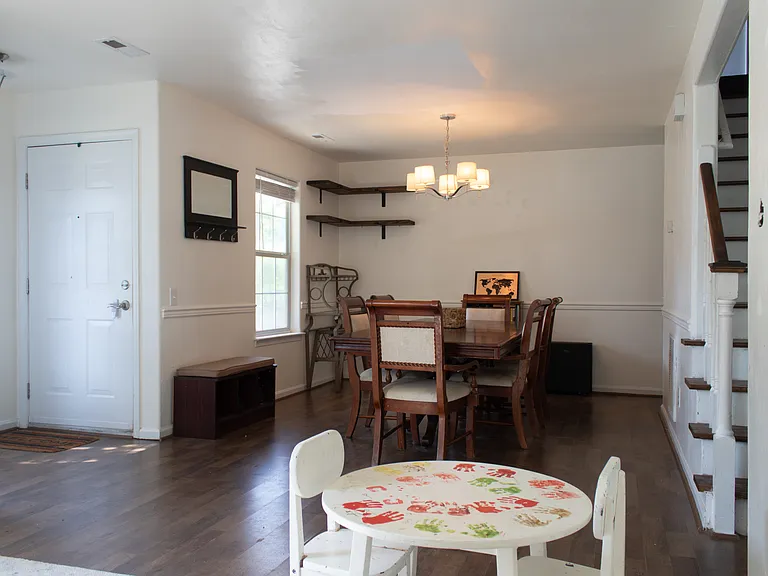 210 Rockwood Pl — Photo 8