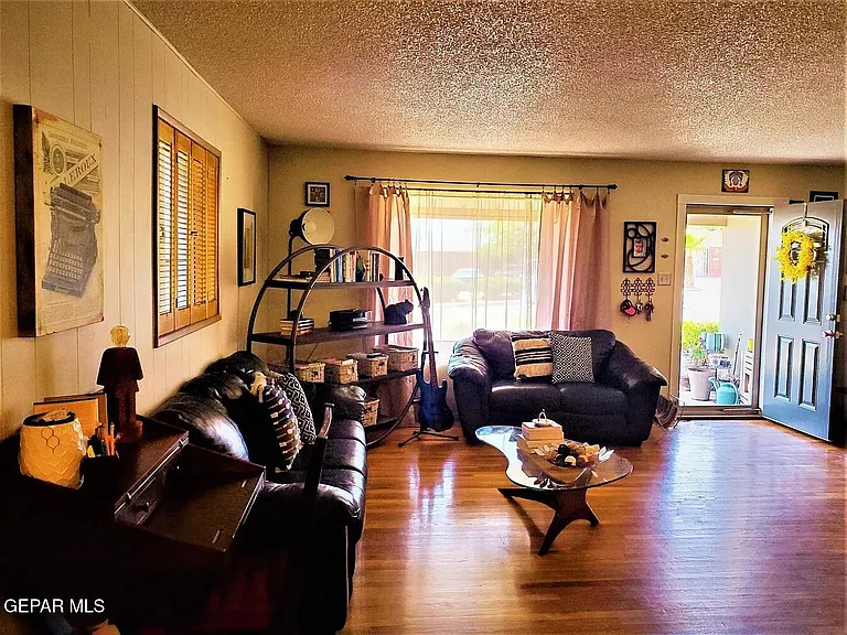 2705 Jackson Ave — Photo 4