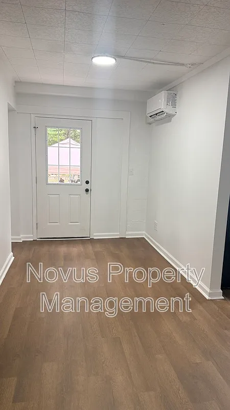 2 bed, 1.0 bath, $1,075 — Photo 3