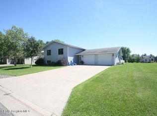 317 9th St SW, Perham, MN 56573