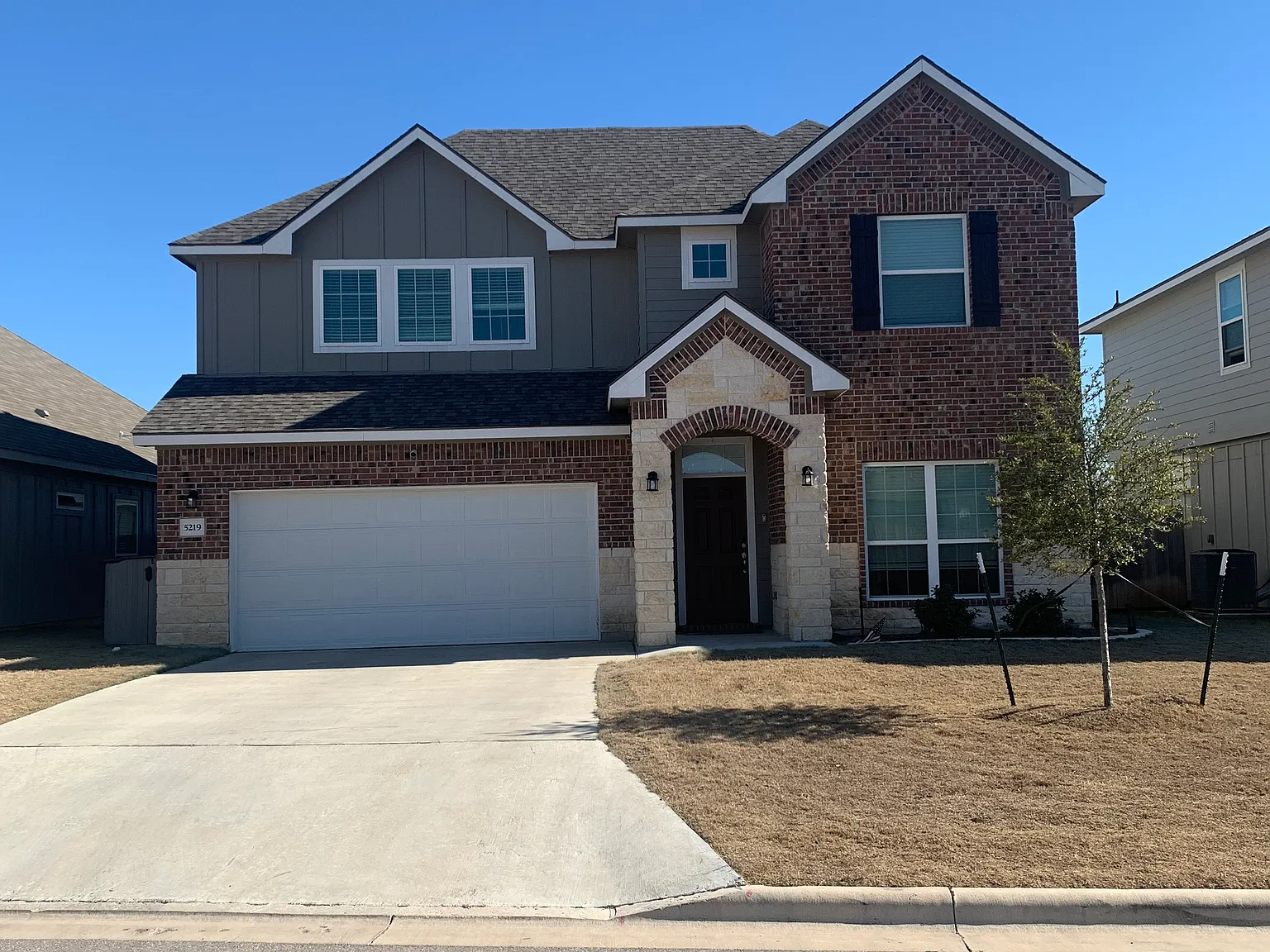 4 bed, 2801 sqft, $2,975 — Photo 1