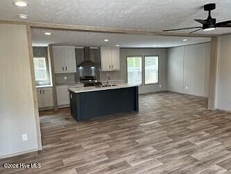 5th image of 8877 Millers Path NE