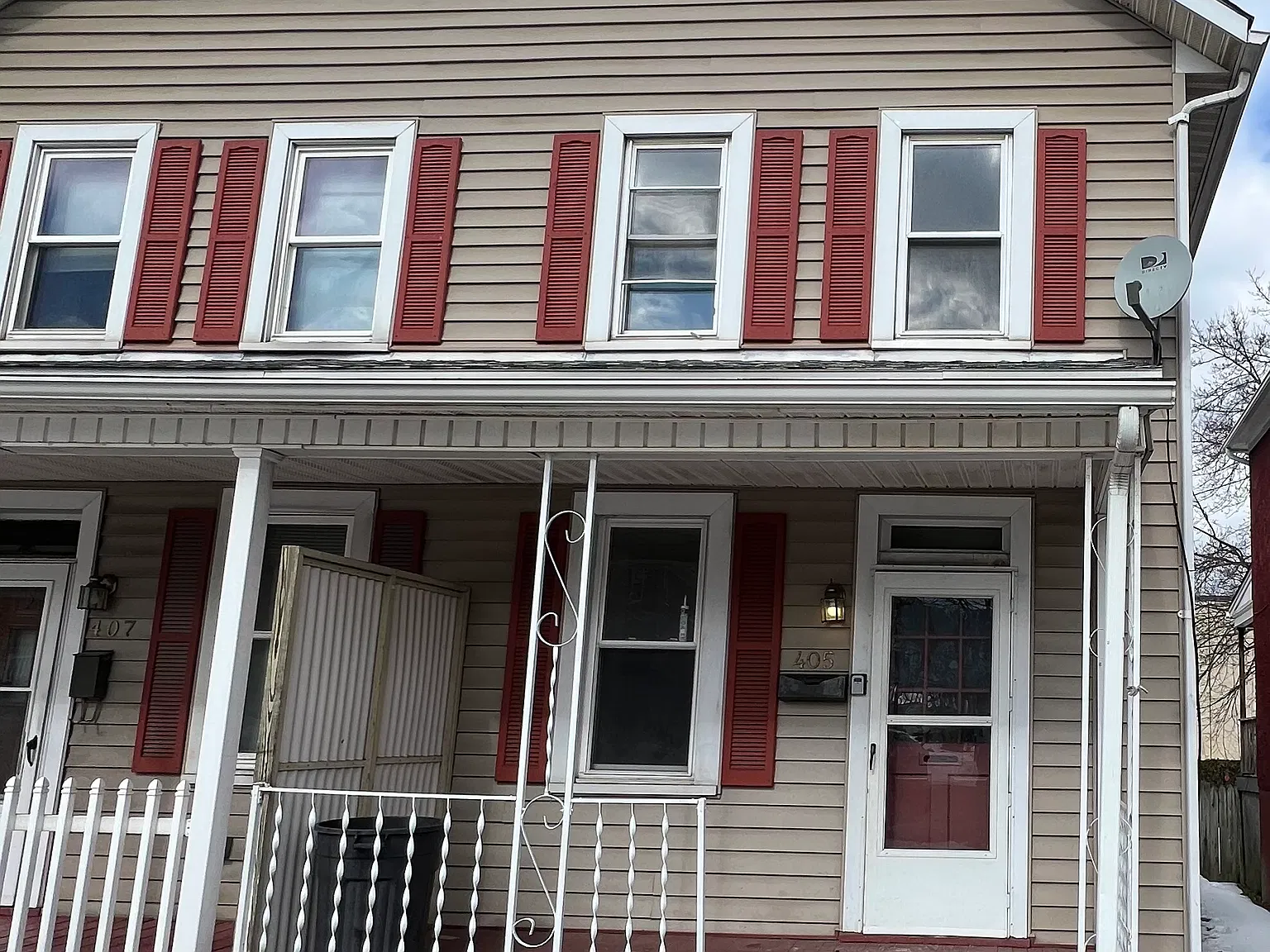 3 bed, 784 sqft, $1,100 — Photo 1