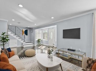 260 Saunders Ave, Bridgeport, CT 06606