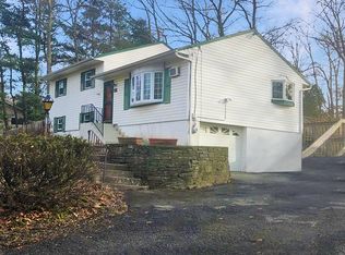 26 Maple Dr, Middletown, NY 10941