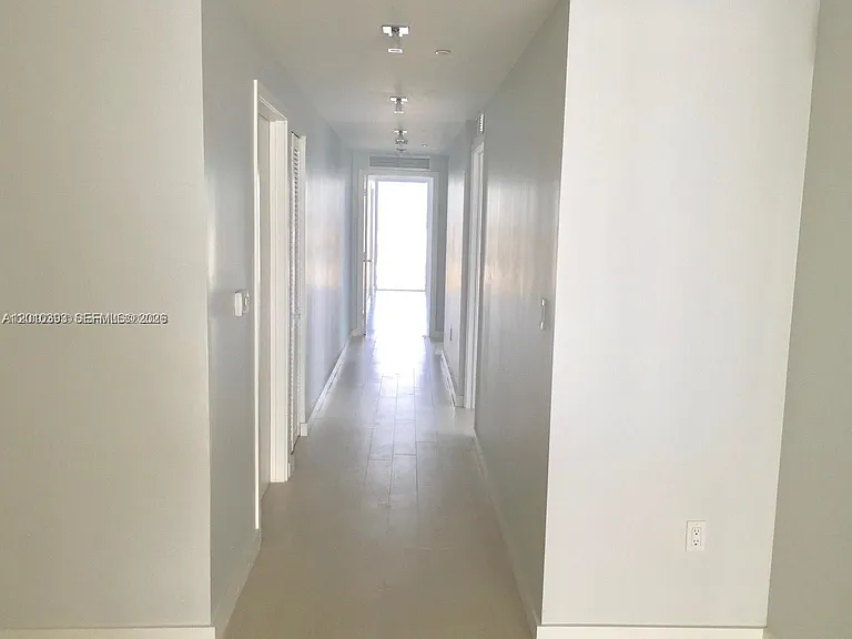 600 NE 27th St #2001 — Photo 8
