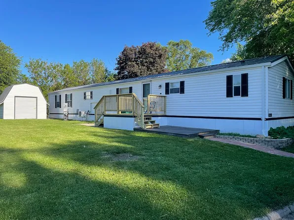 3322 Kennedy Ln, Waterloo, IA 50701