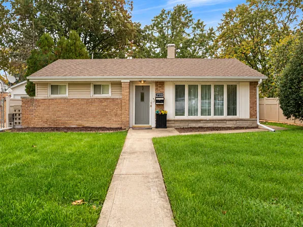 17233 Chicago Ave, Lansing, IL 60438