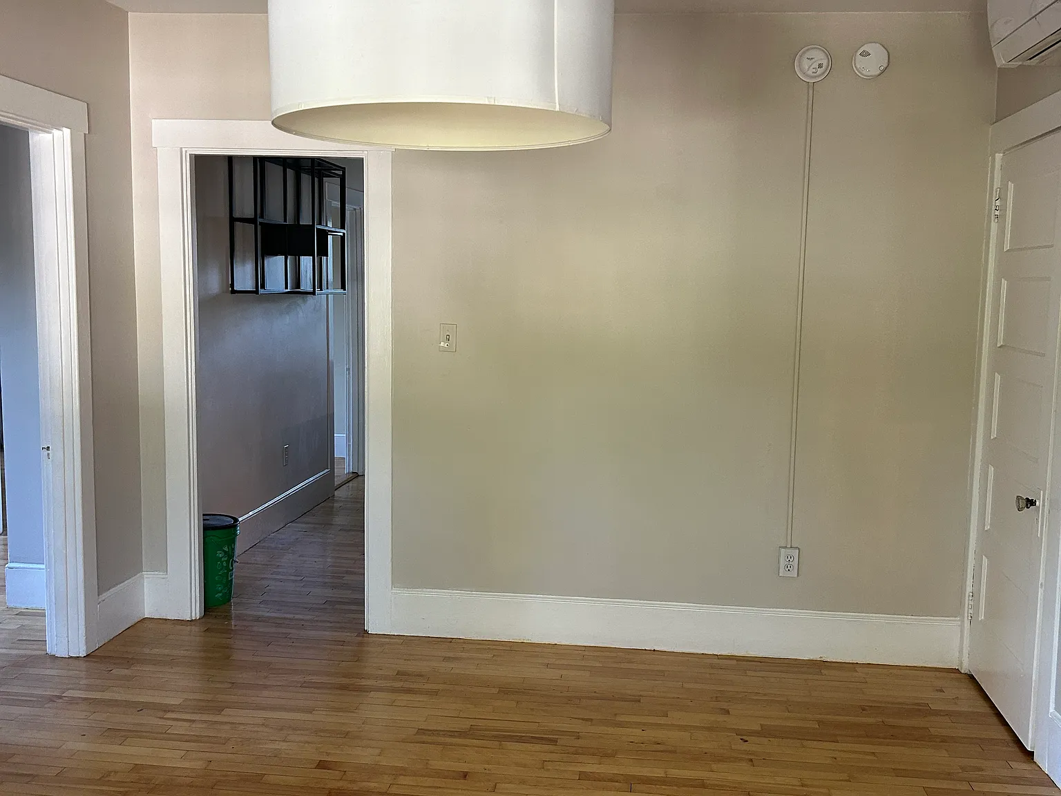 3 bed, 756 sqft, $2,300 — Photo 2