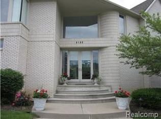 6159 Oak Trail Dr, West Bloomfield, MI 48322