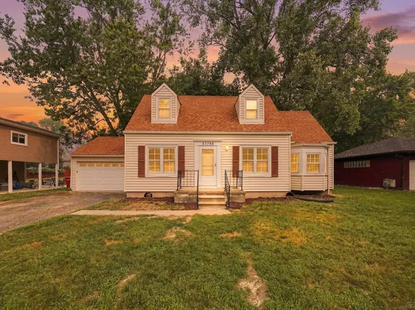 21726 8 1/2 Mile Rd, Southfield, MI 48075