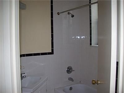 4th image of 775 Jennings St APT 4B