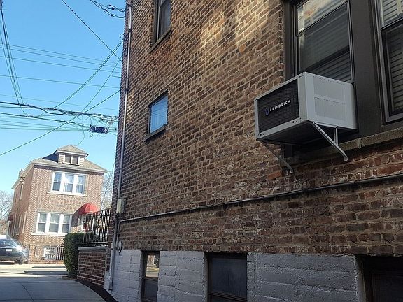 2nd image of 1948 Chatterton Ave