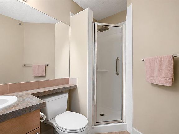 4th image of 1235 N 13th Ave SW #207