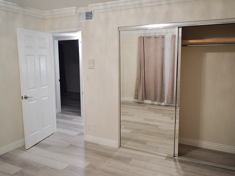 1726 Winona Blvd #104 — Photo 36