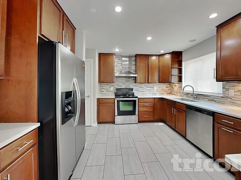 1392 S Akron Ct — Photo 5