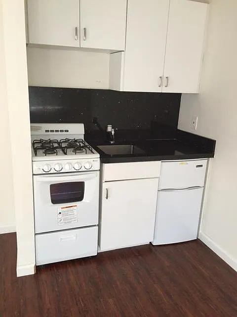 115 N Pass Ave — Photo 2