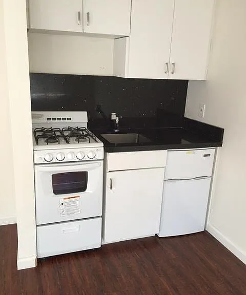 115 N Pass Ave — Photo 2