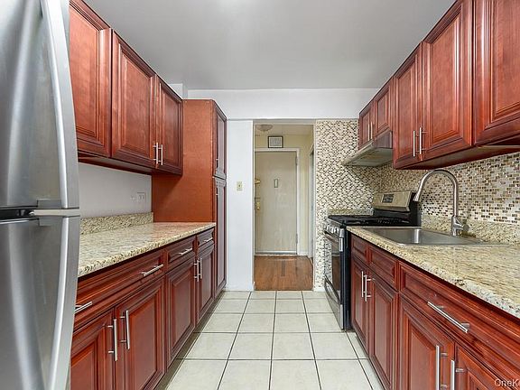 4th image of 83-25 Vietor Avenue #7-G