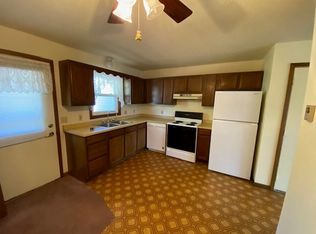 3218 Oak Knoll Dr #3, Eau Claire, WI 54701