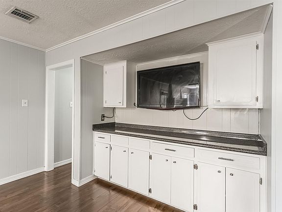 5th image of 5101 Creekview Dr