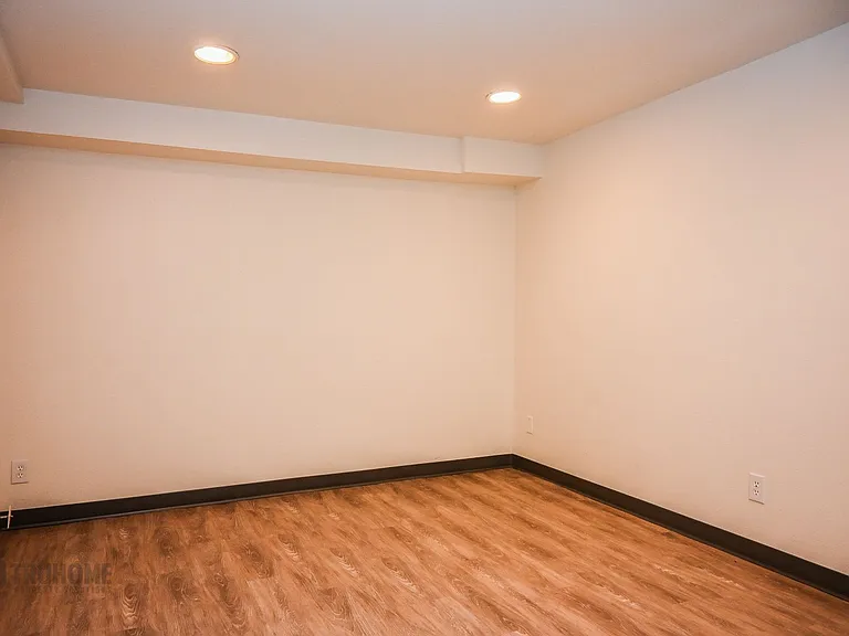315 Summit Ave Tri-Plex — Photo 3