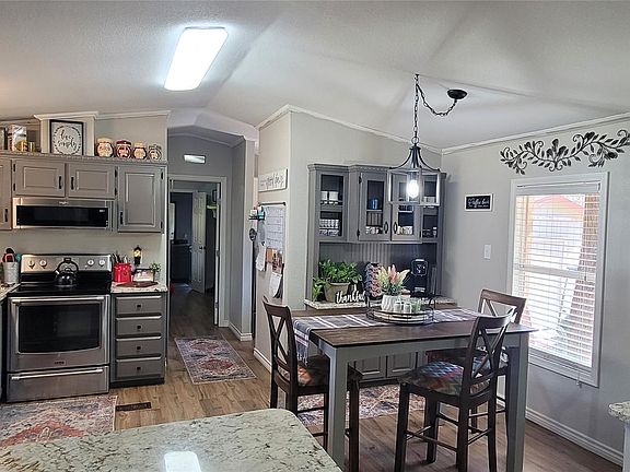 5th image of 120 Kingwood Dr