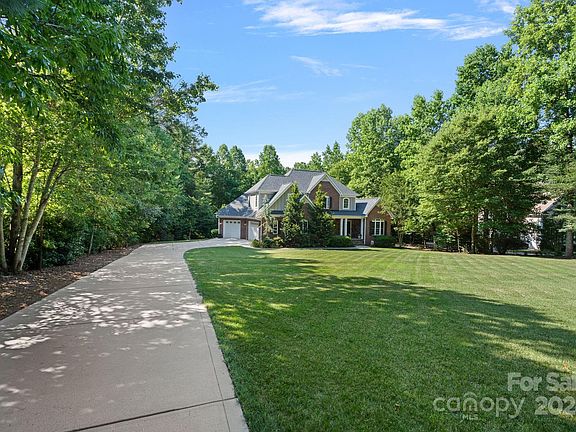 3rd image of 158 Waterbury Dr