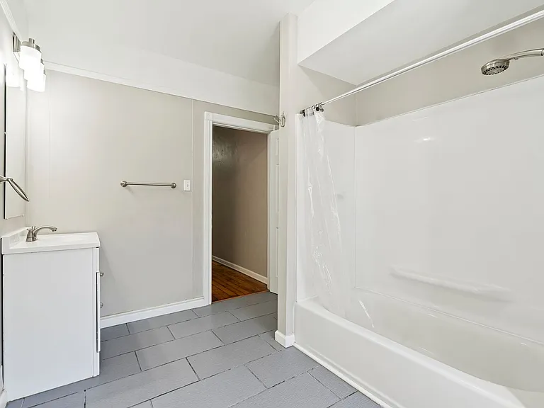 1106 Goettman St — Photo 15