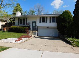 594 Hawthorne Rd, Buffalo Grove, IL 60089