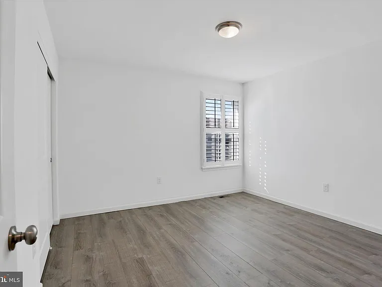 28 Long Bend Dr — Photo 22