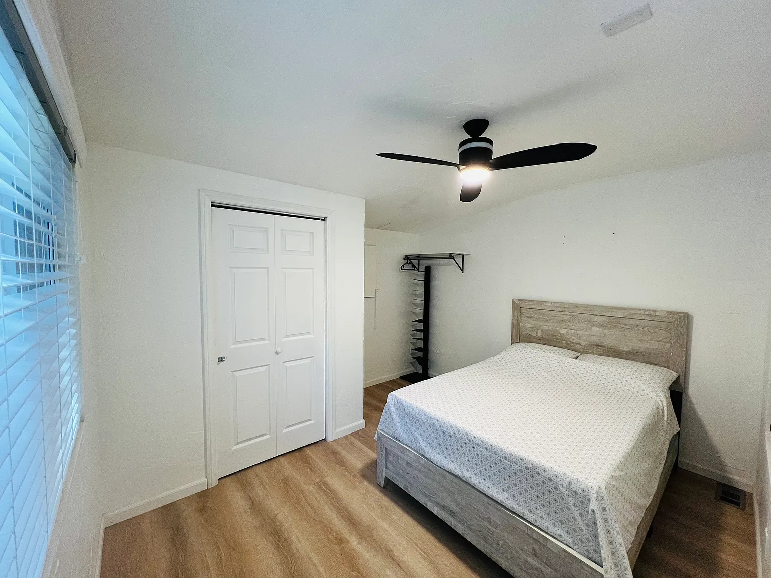 3 bed, 2066 sqft, $850 — Photo 2