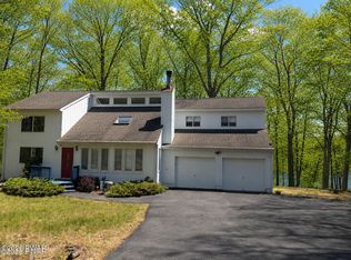 211 Brandyshire Dr, Tamiment, PA 18371