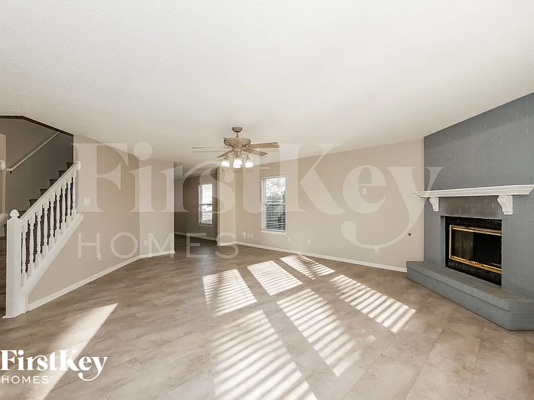 6845 Woodland Heights Dr — Photo 3