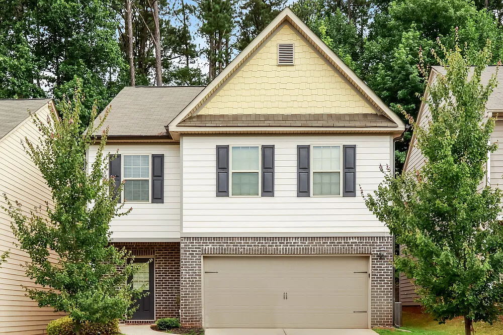 4 bed, 2.5 bath, 2024 sqft, $2,100 — Photo 1